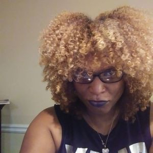 Meet your Posher, Aaronetta